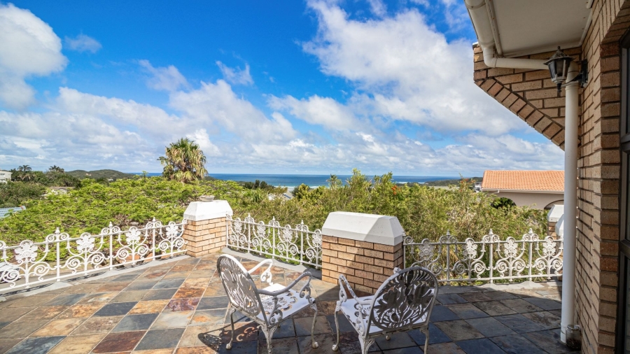 4 Bedroom Property for Sale in Blue Bend Eastern Cape